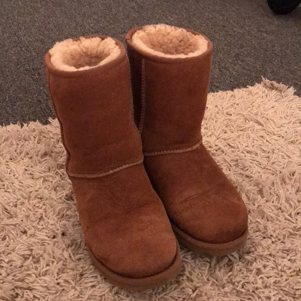 WOMENS UGGS SIZE 6